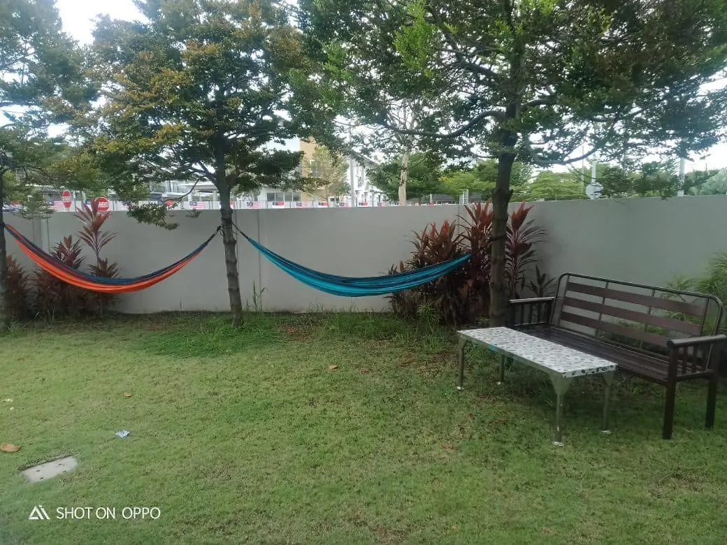 Camelia Homestay contacts